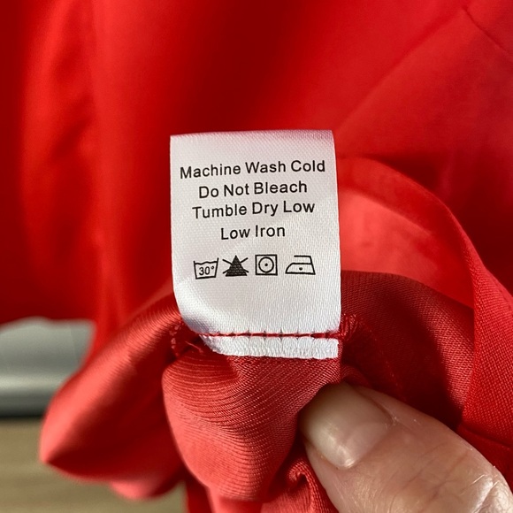 NWT Tuckernuck Pomander Place Red Hollis Top Blouse Pinkish Flowy Polyester New - Picture 11 of 13